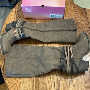 Jellypop Demi Brown Distressed Boots - Size 9.5